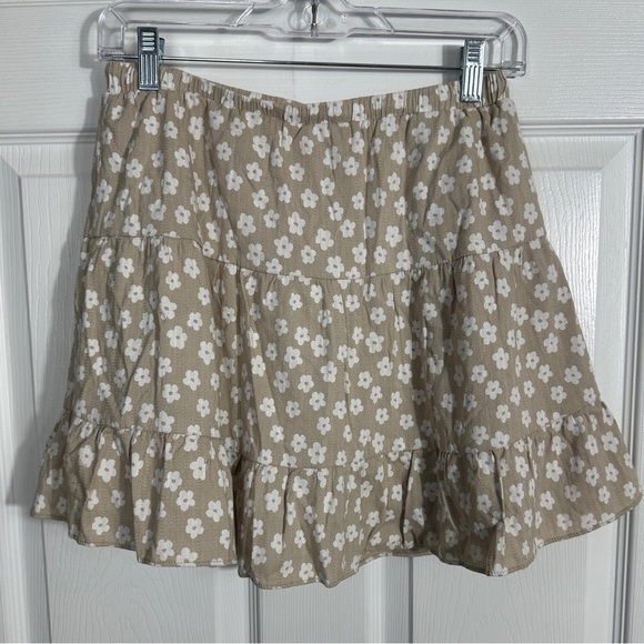 Sabo skirt, size unknown. Tiered, tan/white floral, mini, lined, spring, summer - Picture 1 of 8
